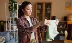 Cara Merawat Pakaian Berbahan Sensitif agar Awet