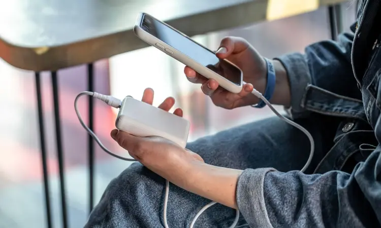 Power Bank dengan Kapasitas Besar dan Fitur Fast Charging